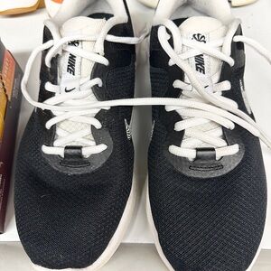 Nike Black and White Sneakers Lightweight Mesh